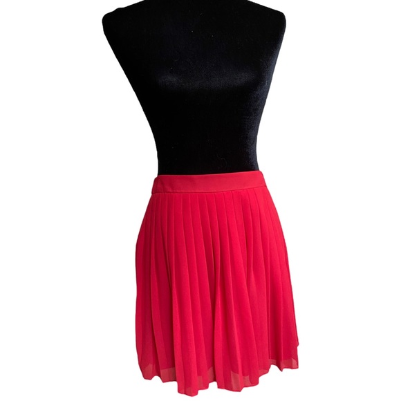 LOFT Pleated Skirt - Picture 2 of 7